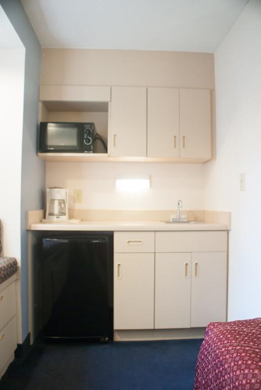 Hometown Inn & Suites Jacksonville Butler Blvd./Southpoint Habitación foto