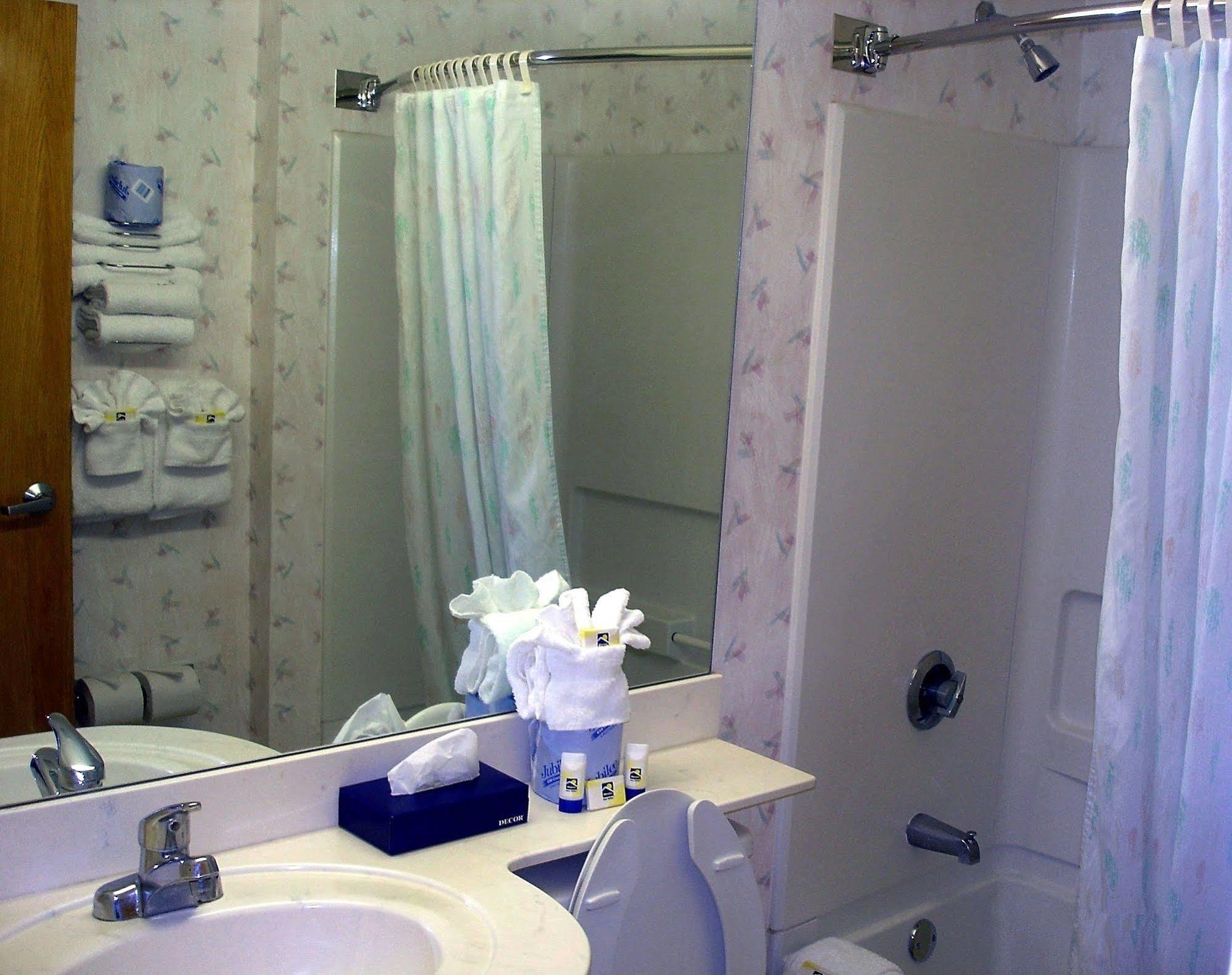Hometown Inn & Suites Jacksonville Butler Blvd./Southpoint Habitación foto